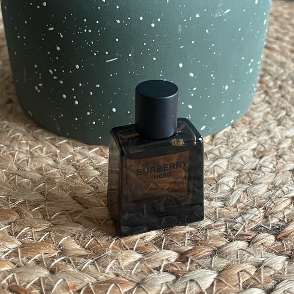 Burberry Hero Parfum Intense Mini Bottle - Picture 2 of 4